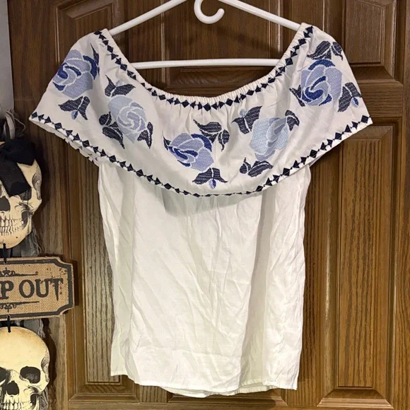 Embroidered Off-Shoulder Top with Blue Floral Detail - Picture 6 of 6